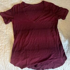 Lulu lemon women’s t shirt size 6 maroon with stripes detailing